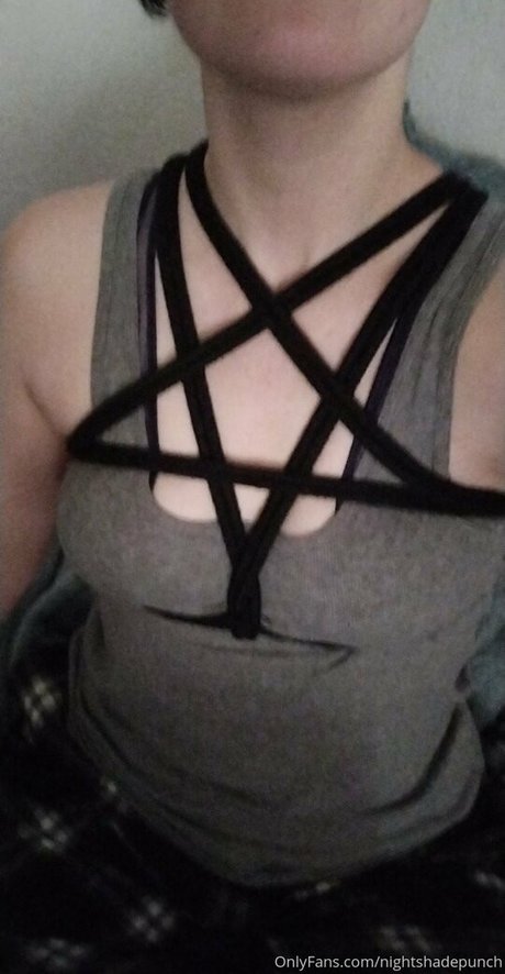 Naken läckt OnlyFans-bild av Nightshadepunch