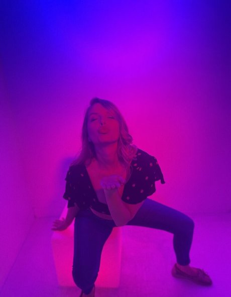 Naakte gelekte OnlyFans-foto van Alishadrinksbeer