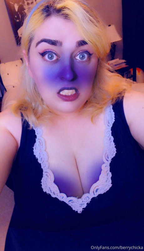 Naken läckt OnlyFans-bild av Berrychicka