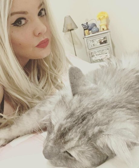 Alasti lekkinud OnlyFans-i pilt Curvaceousbarbie