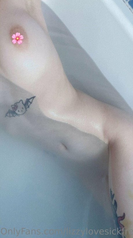 Nahá fotka uniklých OnlyFans od Lizzylovesickfree
