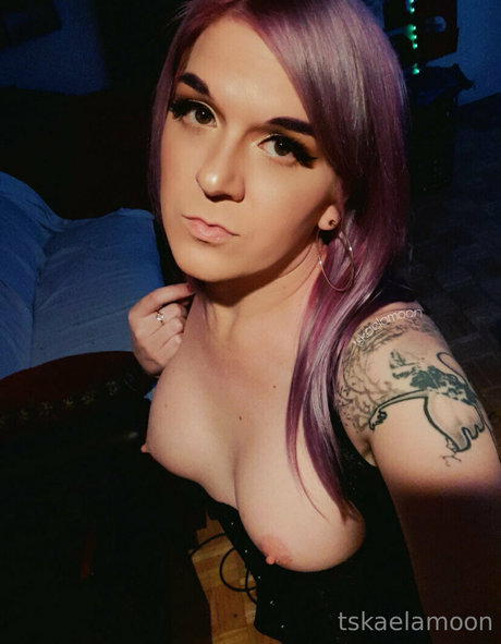 Naken lekkede OnlyFans-bilde av Tskaelamoon