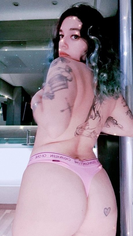 Nacktes geleaktes OnlyFans-Foto von Rennloveee