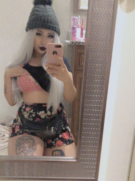 Naken läckt OnlyFans-bild av Softporecorn