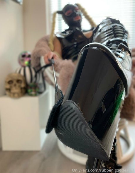 Nahá fotka uniklých OnlyFans od Rubbergoddess21