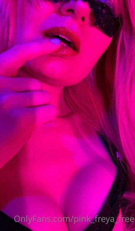 Nagie wyciekłe zdjęcie OnlyFans od Pinkfreyafree
