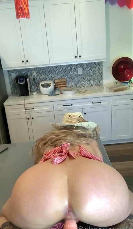 Обнаженная фотография утечки OnlyFans от Lilchrrybomb