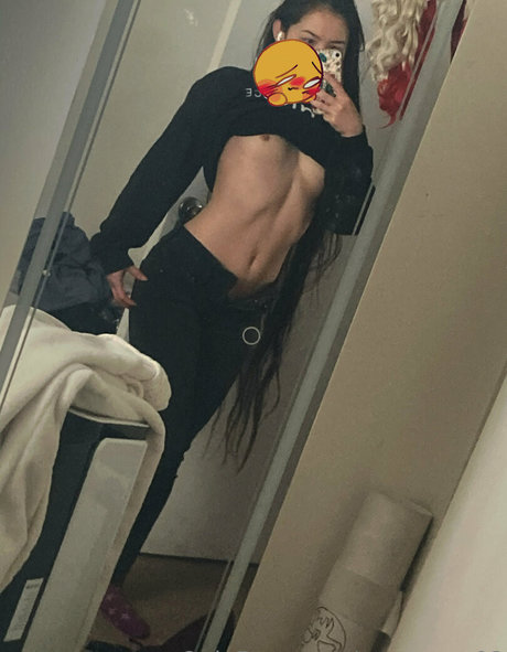 Nahá fotka uniklých OnlyFans od Momome03