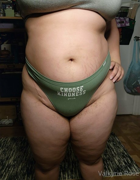 Nahá fotka uniklých OnlyFans od Valkyrierosefreee