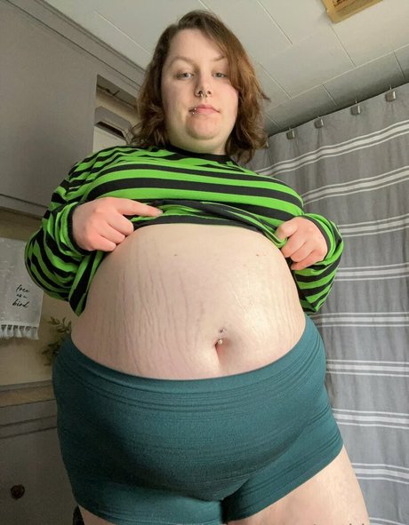 Nahá fotka uniklých OnlyFans od Gothbelly