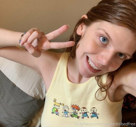 Sexyredinbedfree