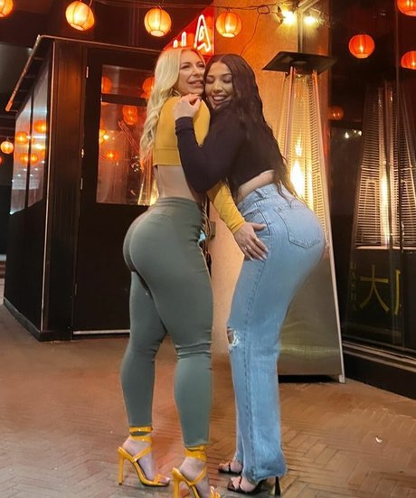 Naakte gelekte OnlyFans-foto van Lauren M