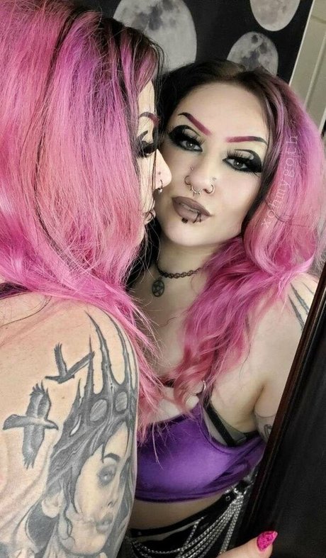 Nahá fotka uniklých OnlyFans od Lunaghoul