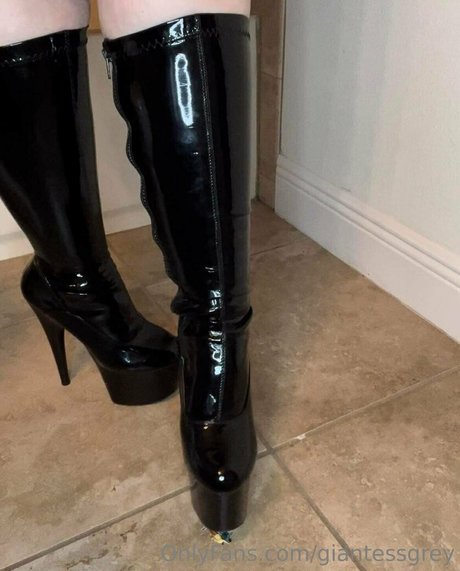 Giantessgrey