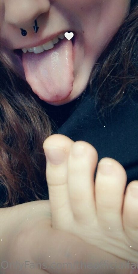 Theofficialfartgirl