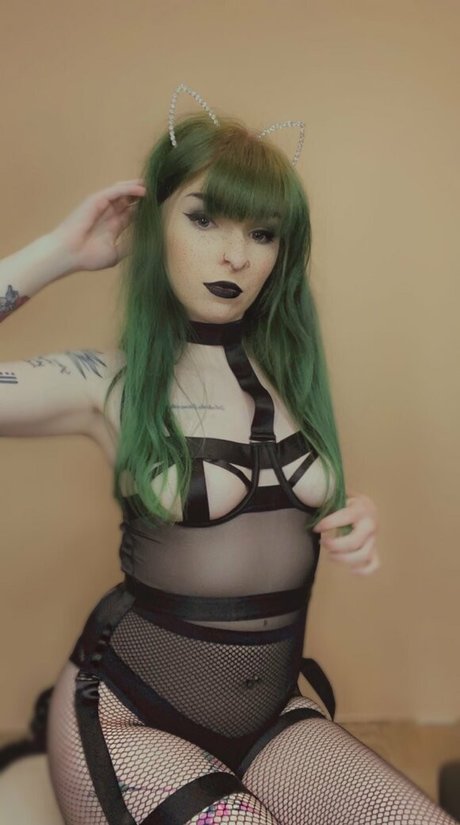 Alaston vuotanut OnlyFans-kuva Smolgothgirlvip