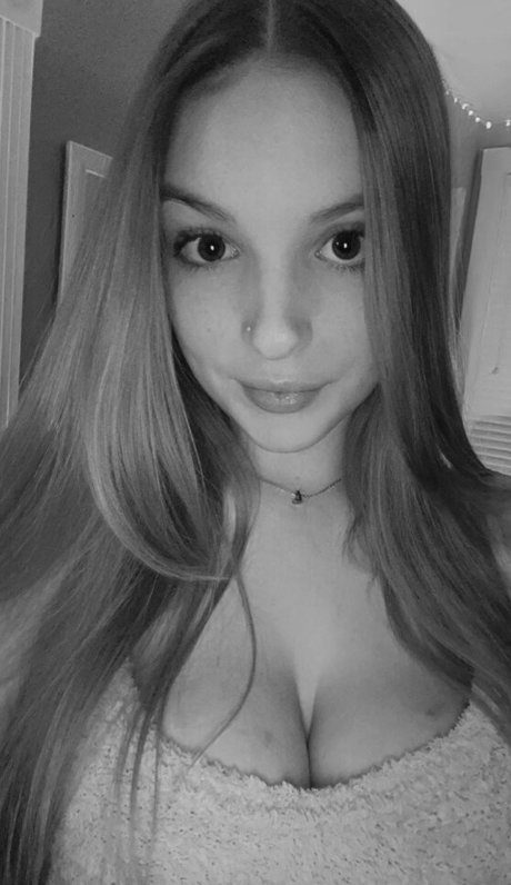 Foto desnuda filtrada de OnlyFans de Lilly A