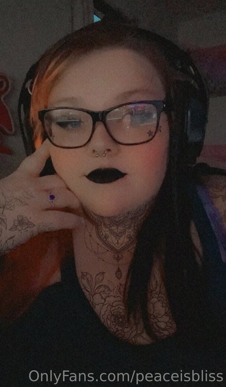 Nahá fotka uniklých OnlyFans od Peaceisbliss
