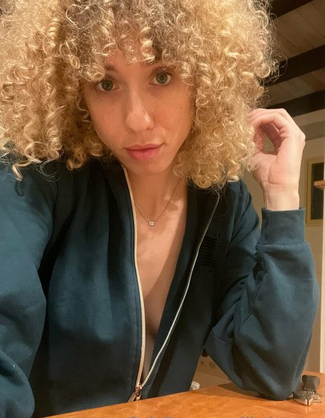 Nahá fotka uniklých OnlyFans od Lilydemure