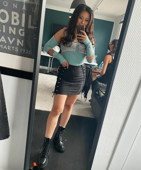 Nahá fotka uniklých OnlyFans od Yinsu Collins