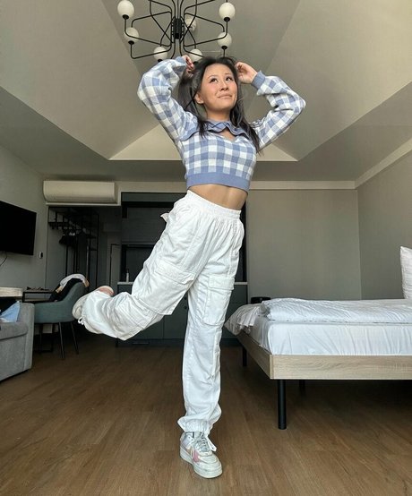 Alasti lekkinud OnlyFans-i pilt Yinsu Collins