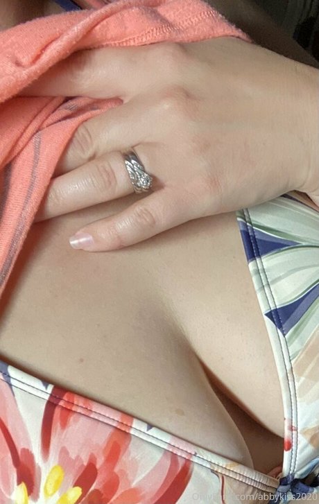 Naakte gelekte OnlyFans-foto van Abbykiss2020
