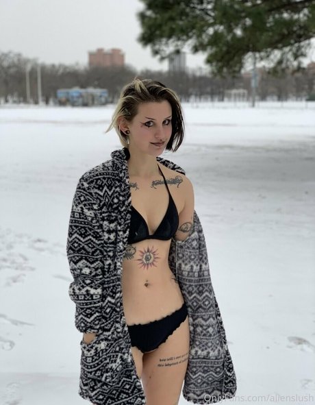 Nahá fotka uniklých OnlyFans od Alienslush