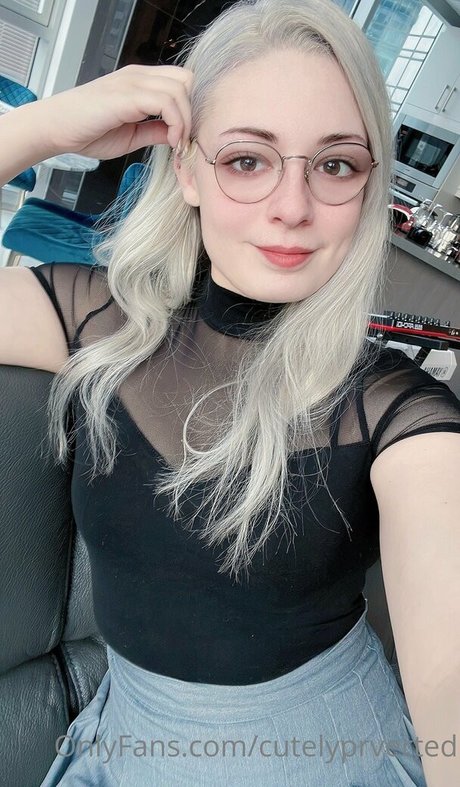 Nahá fotka uniklých OnlyFans od Cutelyprverted