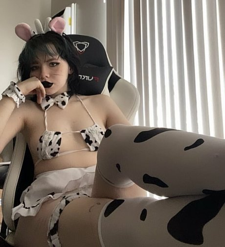 Alasti lekkinud OnlyFans-i pilt Notebookpapr