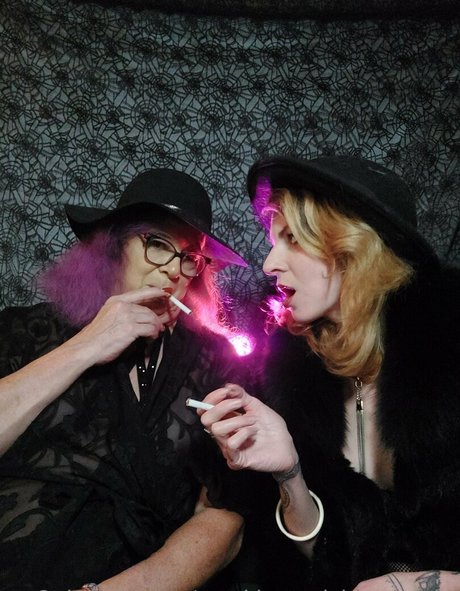 Naken lekkede OnlyFans-bilde av Smokingsuicideproject