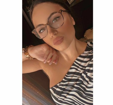 Обнаженная фотография утечки OnlyFans от Dhmhtrakatee