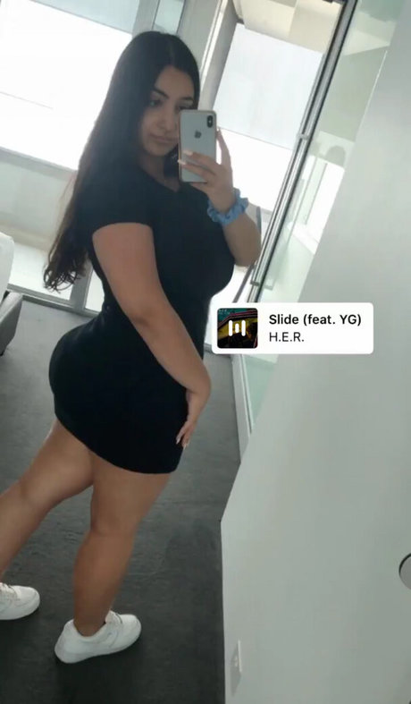 Nahá fotka uniklých OnlyFans od Sibel T