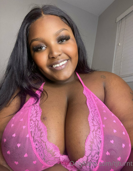 Naakte gelekte OnlyFans-foto van Tjturnt
