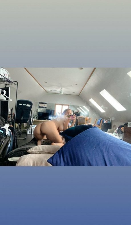 Nahá fotka uniklých OnlyFans od Pixy Xxx