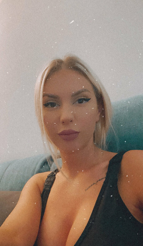Naken läckt OnlyFans-bild av Tonnia