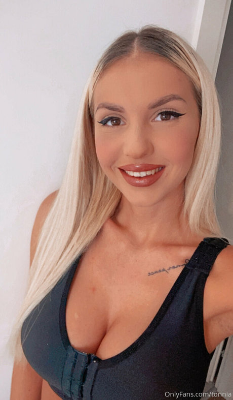 Nahá fotka uniklých OnlyFans od Tonnia