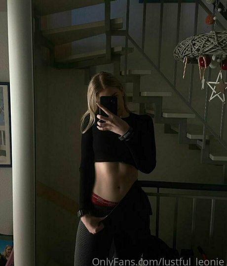 Nacktes geleaktes OnlyFans-Foto von Lustfulleonie