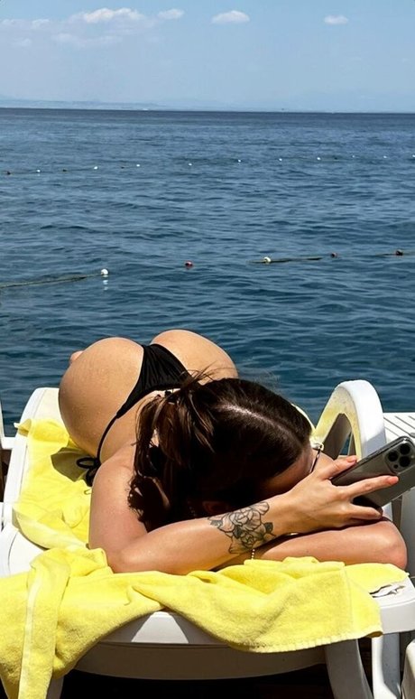 Nahá fotka uniklých OnlyFans od Tinamayer