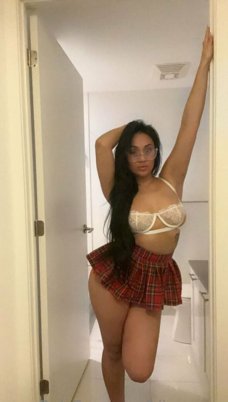 Nahá fotka uniklých OnlyFans od Kiimmmyr