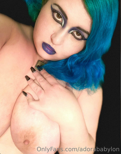 Nahá fotka uniklých OnlyFans od Adorababylon