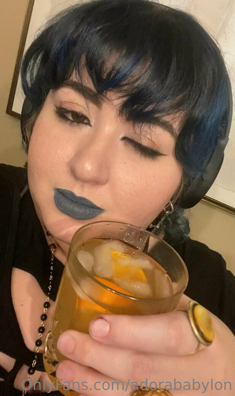 Foto nua vazada do OnlyFans de Adorababylon