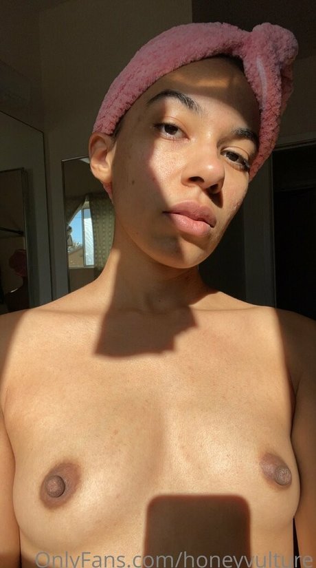 Nahá fotka uniklých OnlyFans od Honeyvulture