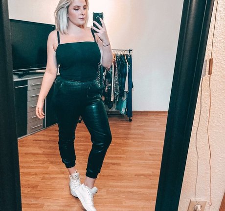 Nahá fotka uniklých OnlyFans od Sarah Neuhaus