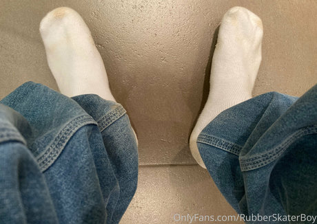 Rubberskaterboy  nude leaked OnlyFans photo