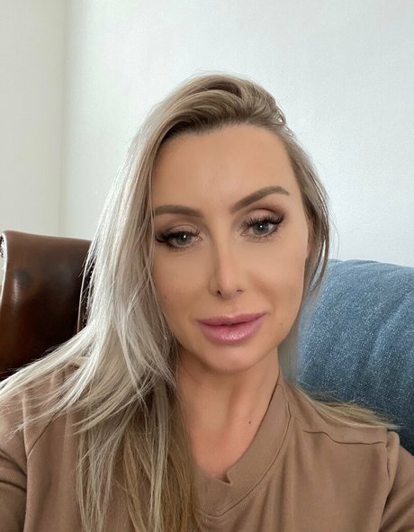 Naken lekkede OnlyFans-bilde av Hotsluttymilf