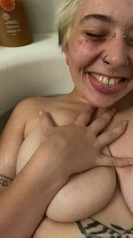 Nahá fotka uniklých OnlyFans od Sweetlildarling