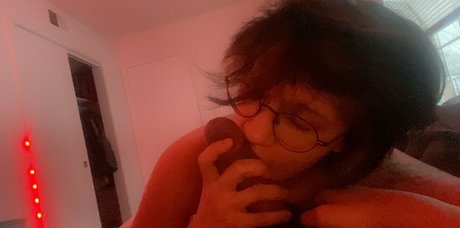 Naakte gelekte OnlyFans-foto van Witheredroses