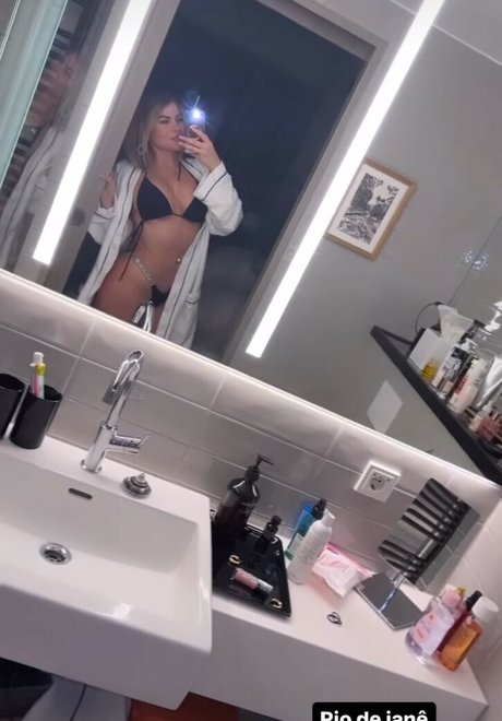 Nahá fotka uniklých OnlyFans od Tais Lambertini