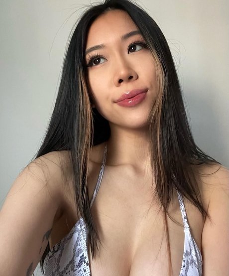 Nahá fotka uniklých OnlyFans od Awkie