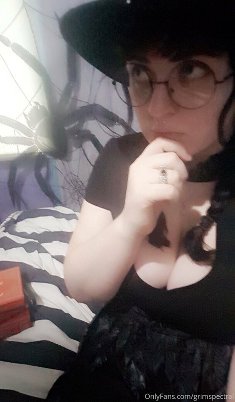 Naken lekkede OnlyFans-bilde av Grimspectral